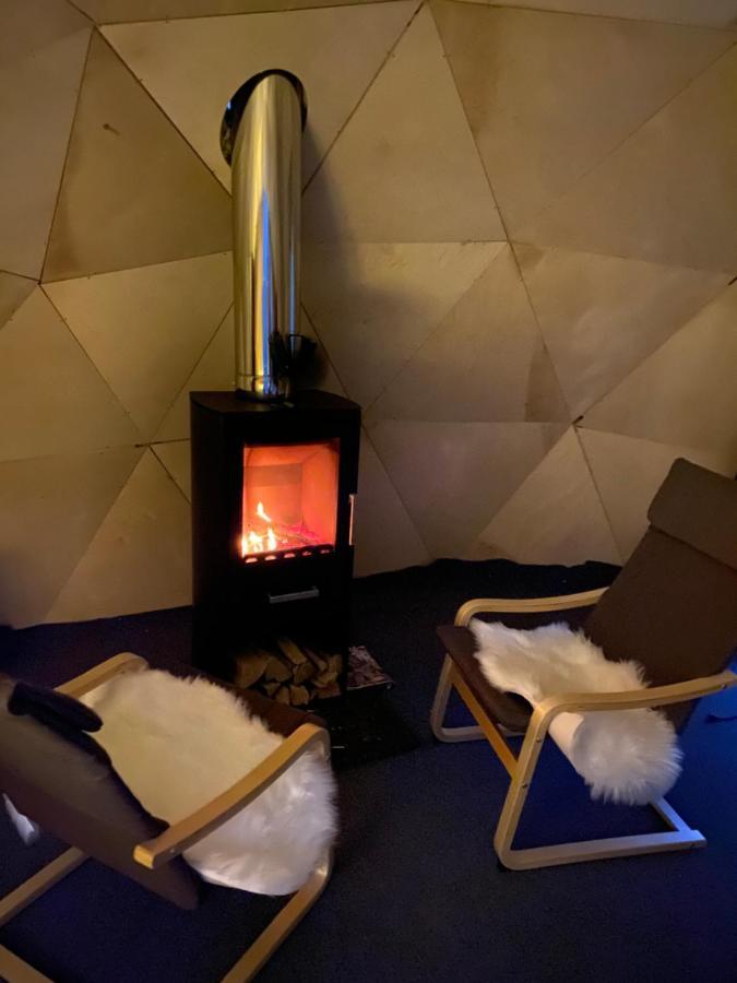 Aurora Igloo Fireplace-Heated Tents In A Secret Forest With Private Jacuzzi And Shared Sauna Bathroom And Dog Friendly ロヴァニエミ エクステリア 写真