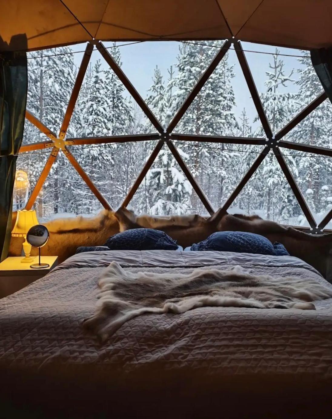 Aurora Igloo Fireplace-Heated Tents In A Secret Forest With Private Jacuzzi And Shared Sauna Bathroom And Dog Friendly ロヴァニエミ エクステリア 写真