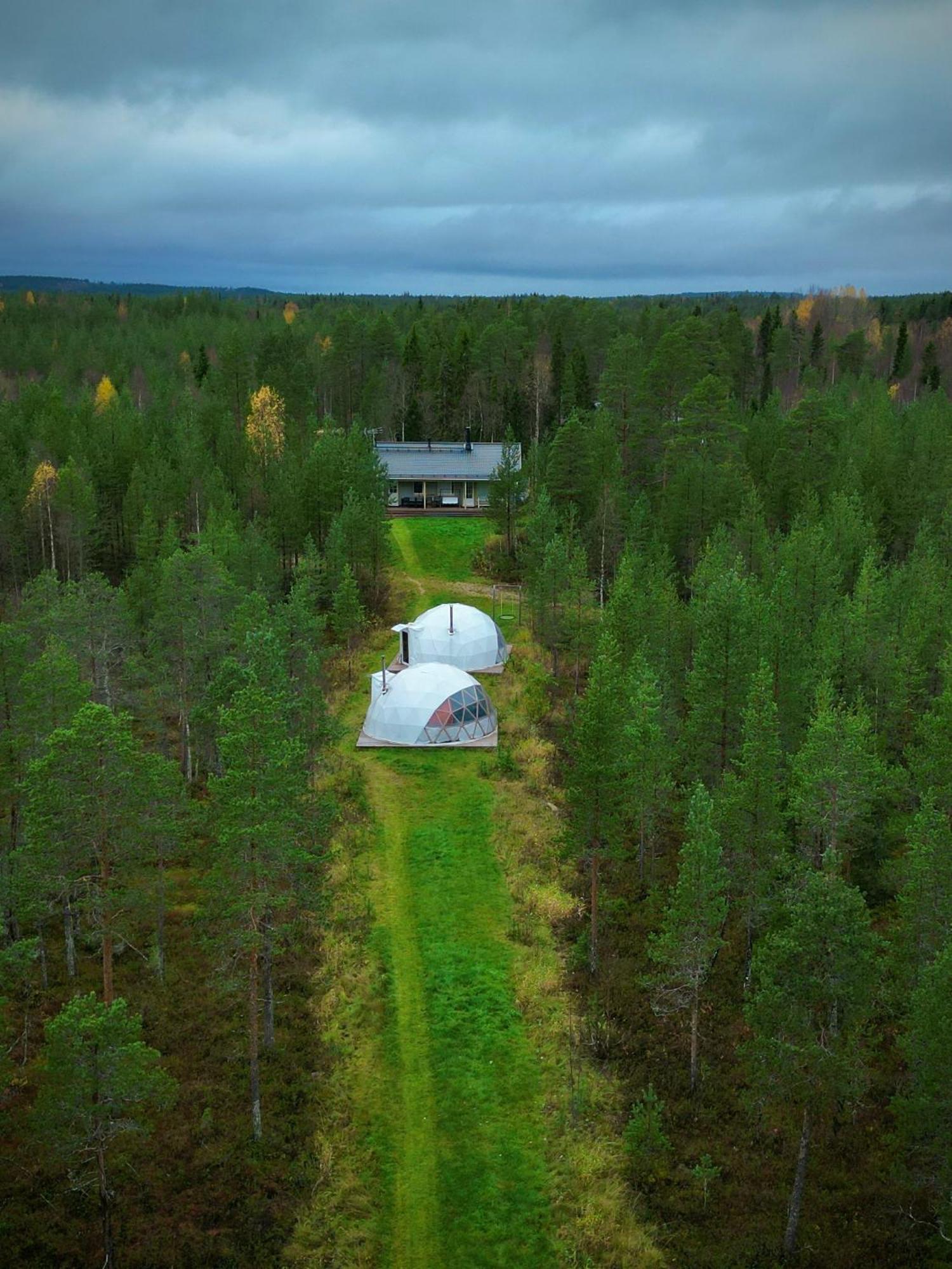 Aurora Igloo Fireplace-Heated Tents In A Secret Forest With Private Jacuzzi And Shared Sauna Bathroom And Dog Friendly ロヴァニエミ エクステリア 写真