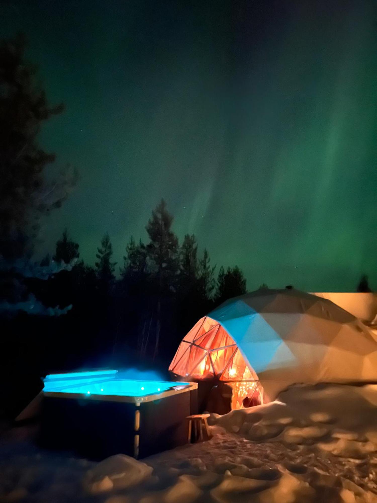 Aurora Igloo Fireplace-Heated Tents In A Secret Forest With Private Jacuzzi And Shared Sauna Bathroom And Dog Friendly ロヴァニエミ エクステリア 写真