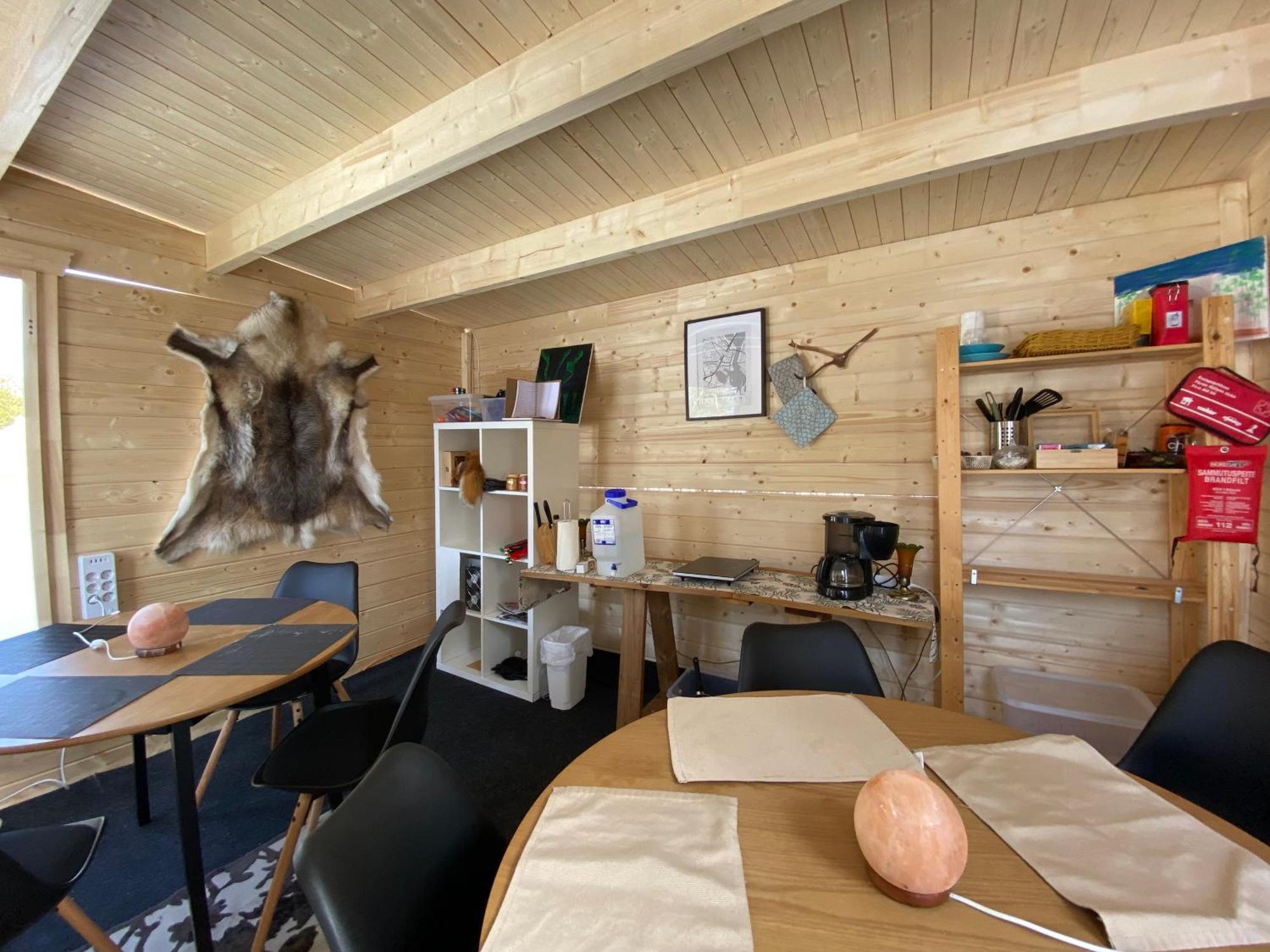 Aurora Igloo Fireplace-Heated Tents In A Secret Forest With Private Jacuzzi And Shared Sauna Bathroom And Dog Friendly ロヴァニエミ エクステリア 写真
