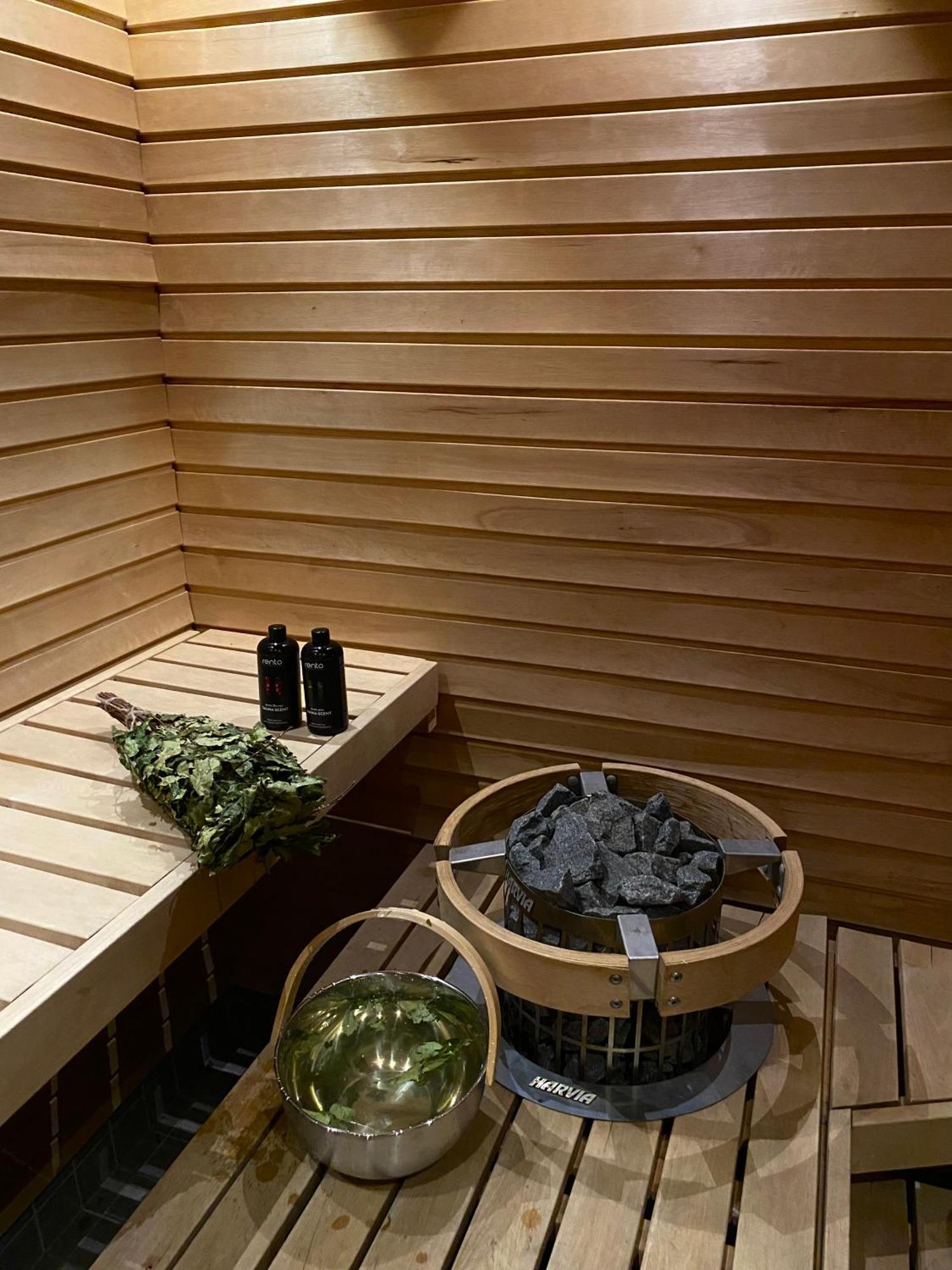 Aurora Igloo Fireplace-Heated Tents In A Secret Forest With Private Jacuzzi And Shared Sauna Bathroom And Dog Friendly ロヴァニエミ エクステリア 写真